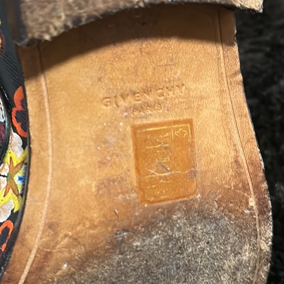 Givenchy - Picture 6 of 6